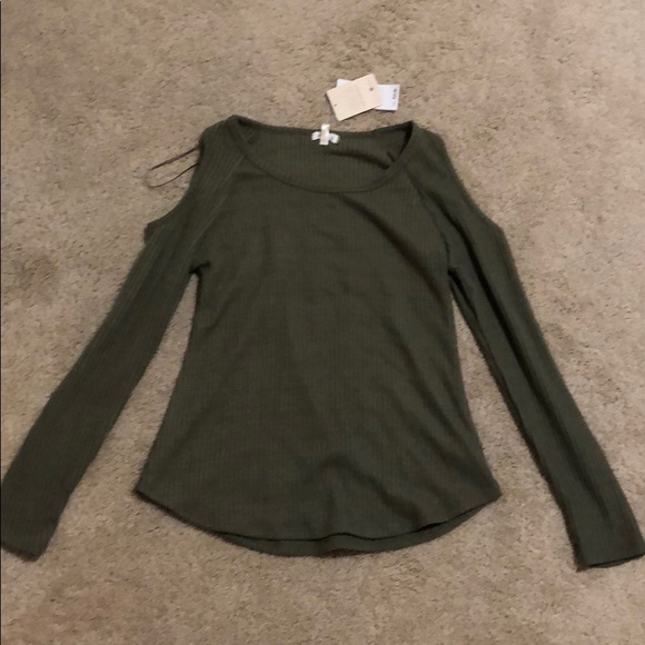 Junior women’s S army green cold shoulder with tag - Picture 2 of 4